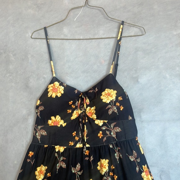 No Boundaries floral Sun Dress! Medium - Picture 3 of 5